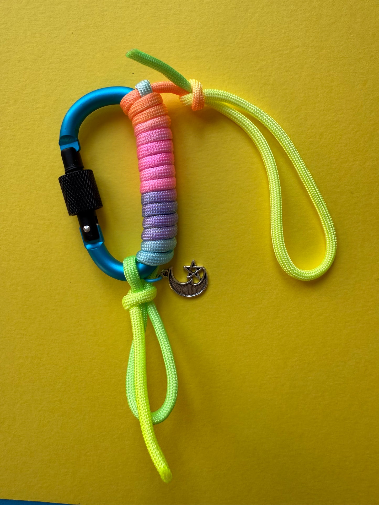 Paracord carabiner charm workshop